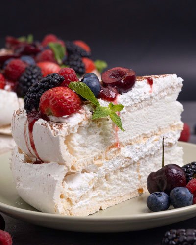 Berries Pavlova 5 Berries Pavlova